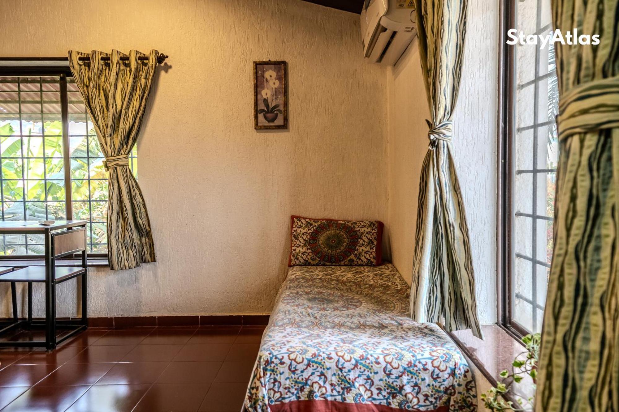 Nysa Villa & Homestay By Stayatlas Игатпури Экстерьер фото